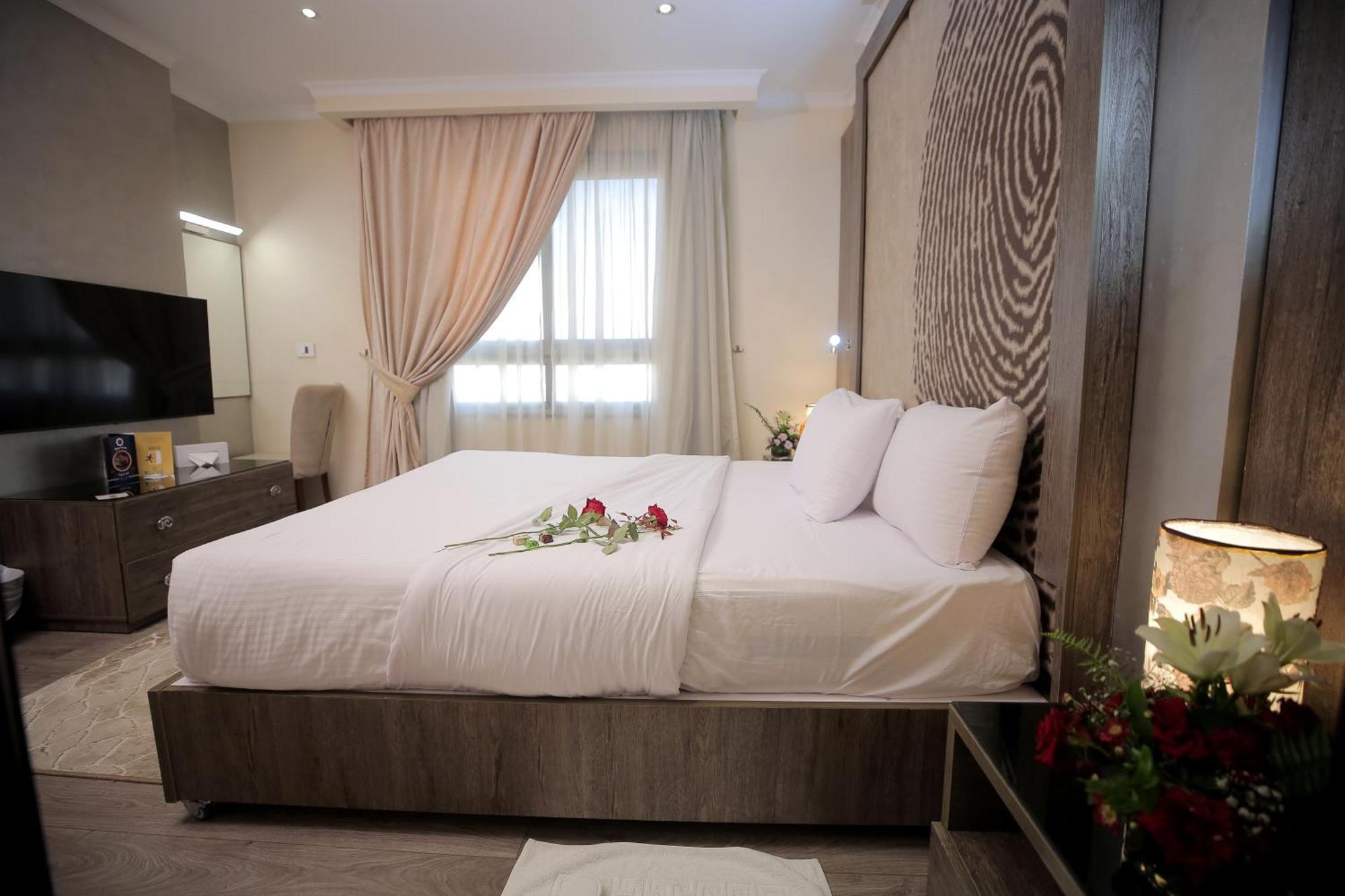 Cairo Taj Hotels & Suites - Dokki Esterno foto